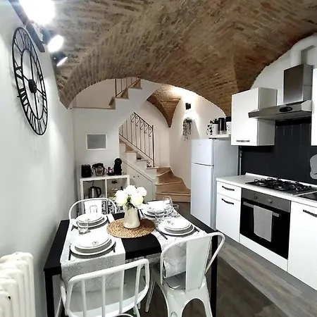 Casa In Centro Storico Vista Gran Sasso דירה *